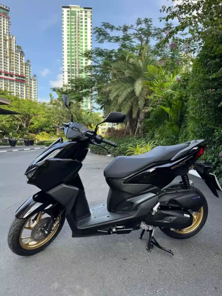 Honda Click160 rental Pattaya black scooter in city area