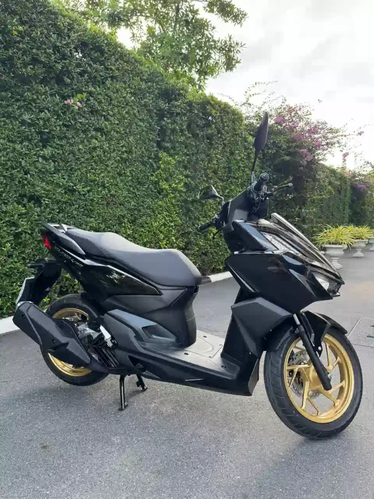 Honda Click160 rental Pattaya black scooter side view